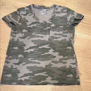 Universal Thread Green Camo Short Sleeve Tee